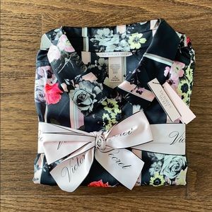 Victoria’s Secret satin pajama set - size M